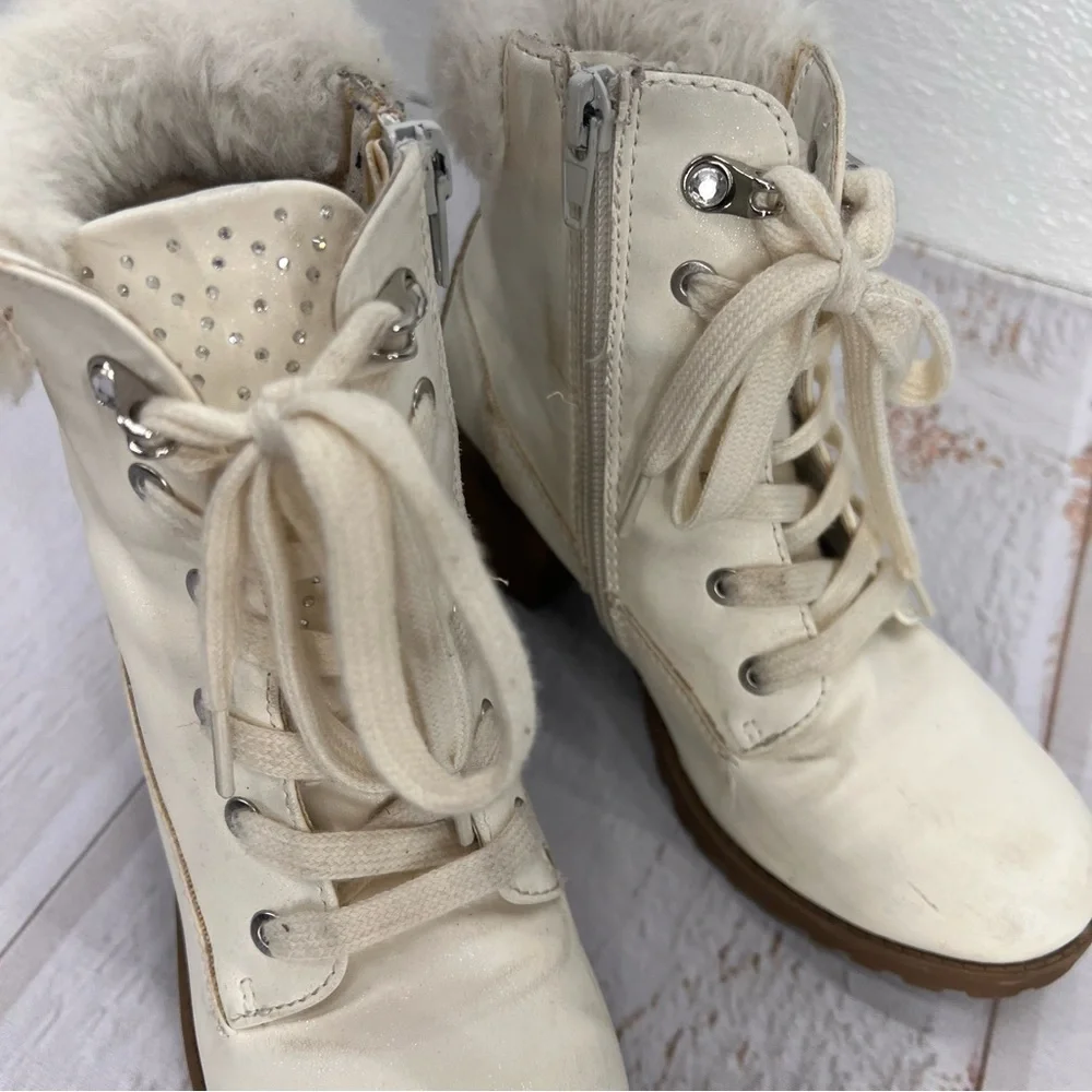 Mia Girl creamy white boots‎ Fur Top Sparkly tongue SIZE 2M